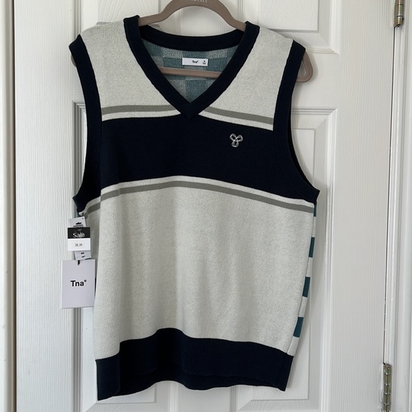 Navy checkered colorblock sweater vest - NWT - Picture 2 of 7